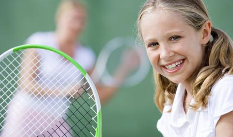 Nashville's Best Tennis Locations Mother and Daughter playing tennis in Nashville